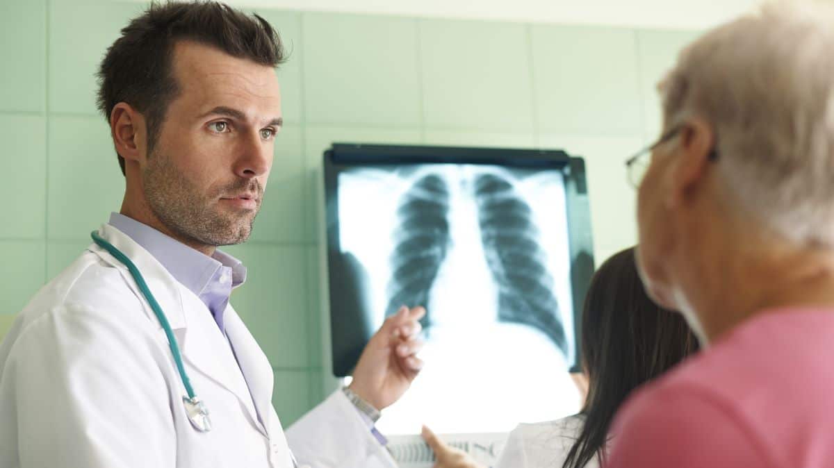 Doctor explaining chest X-ray results related to mesothelioma